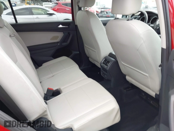 2018 Volkswagen Tiguan SEL with VIN 3VV3B7AX9JM031453, listed as a IAAI auction lot 42084781 with 82,931 mi miles and . Bid and sale history available at DreamBid. Image 8.