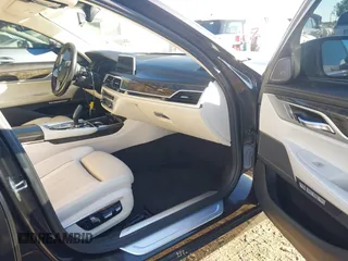 2017 BMW 7 Series ALPINA B7 xDrive with VIN WBA7F2C52HG422187, listed as a IAAI auction lot 41319169 with 114,883 mi miles. Bid and sale history available at carsss.com. Image 5.