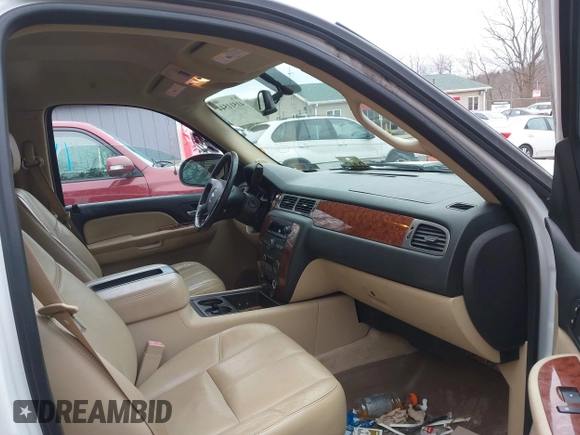 2008 Chevrolet Suburban LTZ with VIN 3GNFK16358G178819, listed as a IAAI auction lot 41511544 with 184,718 mi miles. Bid and sale history available at carsss.com. Image 5.