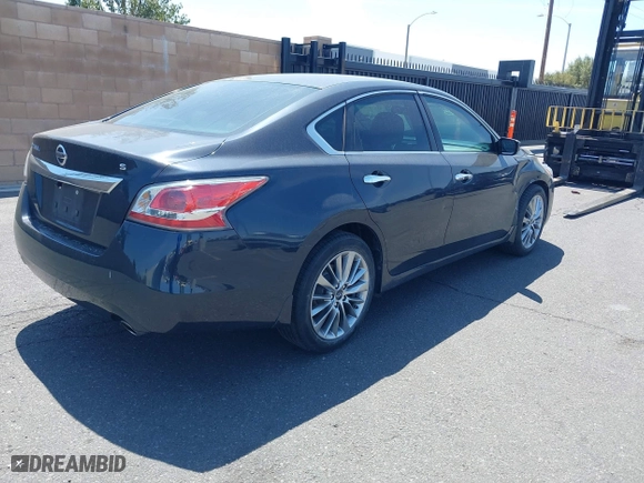 2015 Nissan Altima 2.5 with VIN 1N4AL3AP8FC271880, listed as a IAAI auction lot 41838046 with 144,805 mi miles. Bid and sale history available at carsss.com. Image 4.