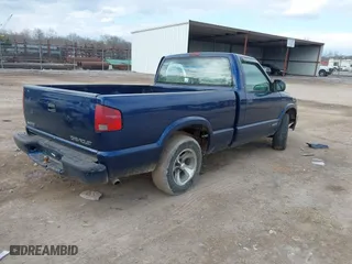 2000 Chevrolet S-10 LS with VIN 1GCCS145XYK251420, listed as a IAAI auction lot 41415213 with 145,683 mi miles. Bid and sale history available at carsss.com. Image 4.