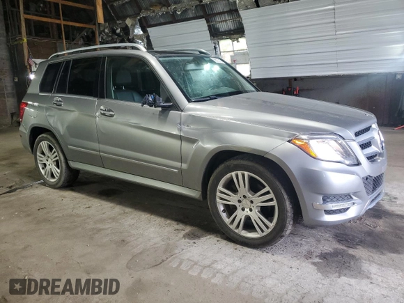 2015 Mercedes-Benz GLK 350 z VIN WDCGG8JB7FG342905, wystawiony jako Copart lot #56513715 z przebiegiem 119 428 mil mil oraz Szkody całkowita. Historia ofert i sprzedaży dostępna na DreamBid. Obrazek 4.