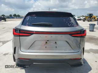 2025 Lexus NX 250 Premium z VIN 2T2GDCAZ3SC022077, wystawiony jako Copart lot #61662545 z przebiegiem 7 929 mil mil oraz Szkoda całkowita • Salvage title. Historia ofert i sprzedaży dostępna na DreamBid. Obrazek 6.