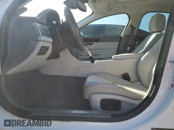 2017 Jaguar XF 35t Premium with VIN SAJBD4BV2HCY34165, listed as a Copart auction lot 42746035 with 128,364 mi miles and Clean title. Bid and sale history available at DreamBid. Image 7.