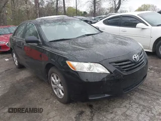 2007 Toyota Camry CE z VIN 4T1BE46KX7U587204, wystawiony jako IAAI lot #41923778 z przebiegiem 144 996 mil mil oraz . Historia ofert i sprzedaży dostępna na DreamBid. Obrazek 1.