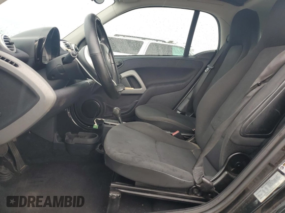 2015 Smart fortwo Passion z VIN WMEEJ3BA3FK816712, wystawiony jako Copart lot #67362845 z przebiegiem Nie podano mil oraz Czysty tytuł • Clean title. Historia ofert i sprzedaży dostępna na DreamBid. Obrazek 7.