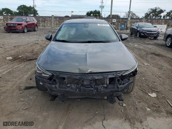 2018 Buick Regal Sportback Essence with VIN W04GP6SX1J1086626, listed as a Copart auction lot 72621274 with 56,413 mi miles and Salvage Title. Bid and sale history available at carsss.com. Image 5.