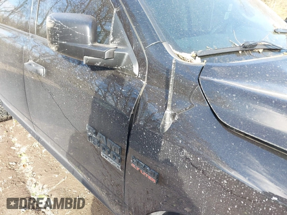 2019 Ram 1500 Tradesman z VIN 1C6RR7KT0KS508822, wystawiony jako IAAI lot #41014684 z przebiegiem 132 825 mil mil oraz . Historia ofert i sprzedaży dostępna na DreamBid. Obrazek 18.