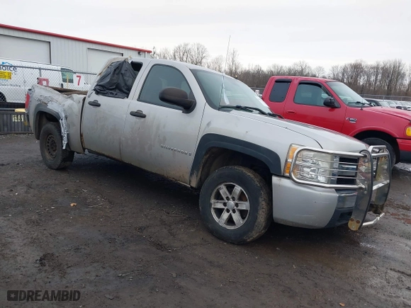 2007 Chevrolet Silverado 1500 LS with VIN 2GCEK13C071562250, listed as a IAAI auction lot 41093124 with 210,192 mi miles. Bid and sale history available at carsss.com. Image 1.
