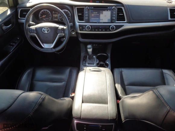 2017 Toyota Highlander XLE with VIN 5TDJZRFH2HS517353, listed as a Copart auction lot 46325805 with 124,249 mi miles and Salvage Title. Bid and sale history available at carsss.com. Image 8.