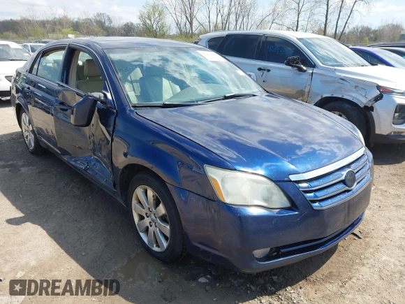 2007 Toyota Avalon XL z VIN 4T1BK36B47U181177, wystawiony jako IAAI lot #42104757 z przebiegiem 391 116 mil mil oraz . Historia ofert i sprzedaży dostępna na DreamBid. Obrazek 1.