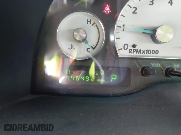 2004 Ford Thunderbird Deluxe z VIN 1FAHP60A64Y101843, wystawiony jako IAAI lot #41582696 z przebiegiem 146 492 mil mil oraz . Historia ofert i sprzedaży dostępna na DreamBid. Obrazek 15.