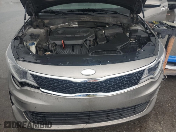 2017 Kia Optima LX z VIN 5XXGT4L35HG133558, wystawiony jako Copart lot #57454245 z przebiegiem 264 541 mil mil oraz Szkoda całkowita • Salvage title. Historia ofert i sprzedaży dostępna na DreamBid. Obrazek 11.