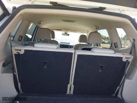 2019 Volkswagen Atlas 3.6L V6 SE w/Technology with VIN 1V2WR2CA1KC545124, listed as a IAAI auction lot 40659820 with 92,185 mi miles. Bid and sale history available at carsss.com. Image 8.
