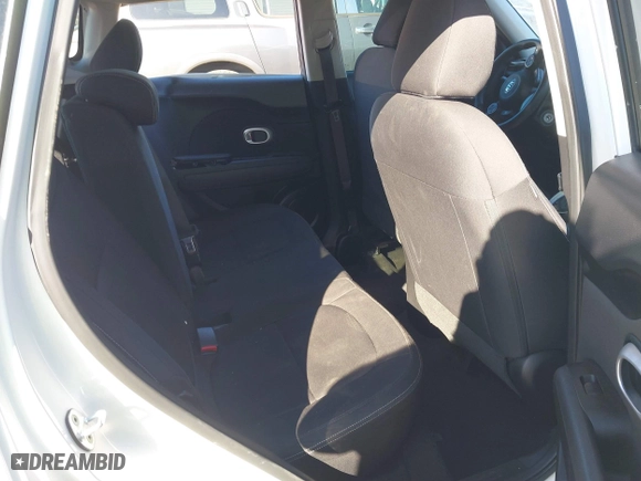 2016 Kia Soul with VIN KNDJN2A28G7301652, listed as a IAAI auction lot 41737139 with 1 mi miles. Bid and sale history available at carsss.com. Image 8.