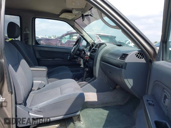 2004 Nissan Frontier XE z VIN 1N6ED29X04C467975, wystawiony jako IAAI lot #42168457 z przebiegiem 171 354 mil mil oraz . Historia ofert i sprzedaży dostępna na DreamBid. Obrazek 5.