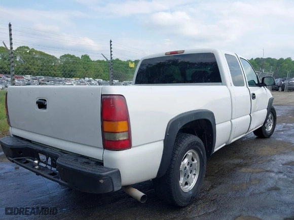 2001 Chevrolet Silverado 1500 LS with VIN 2GCEC19V511128712, listed as a IAAI auction lot 41060079 with 371,238 mi miles. Bid and sale history available at carsss.com. Image 4.