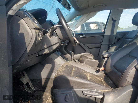 2017 Volkswagen Tiguan S с VIN WVGBV7AX8HK038781, выставлен на аукционе Copart как лот 53607475 с пробегом 71 419 миль миль и Списание • Salvage title. История ставок и продаж доступна на DreamBid. Изображение 7.