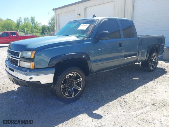 2006 Chevrolet Silverado 1500 LT2 with VIN 1GCEK19B46Z232471, listed as a IAAI auction lot 42039919 with 380,562 mi miles. Bid and sale history available at carsss.com. Image 2.