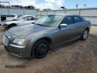 2011 Chrysler 300 Limited z VIN 2C3CA5CGXBH598486, wystawiony jako Copart lot #53387105 z przebiegiem 136 927 mil mil oraz Czysty tytuł • Clean title. Historia ofert i sprzedaży dostępna na DreamBid. Obrazek 1.