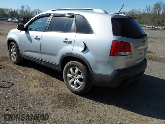 2013 Kia Sorento LX with VIN 5XYKTDA2XDG423935, listed as a IAAI auction lot 42108925 with 139,898 mi miles. Bid and sale history available at carsss.com. Image 3.