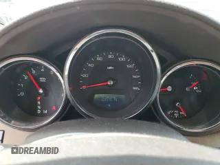 2008 Cadillac CTS RWD z VIN 1G6DV57V380157988, wystawiony jako Copart lot #55927515 z przebiegiem 128 171 mil mil oraz Czysty tytuł • Clean title. Historia ofert i sprzedaży dostępna na DreamBid. Obrazek 9.