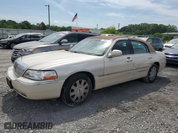 2003 Lincoln Town Car Cartier z VIN 1LNHM83W33Y690270, wystawiony jako Copart lot #51682235 z przebiegiem 118 355 mil mil oraz Szkoda całkowita • Salvage title. Historia ofert i sprzedaży dostępna na DreamBid. Obrazek 1.