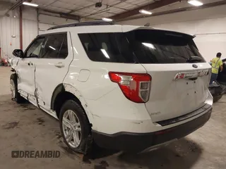2022 Ford Explorer XLT z VIN 1FMSK8DH4NGB05636, wystawiony jako IAAI lot #42211545 z przebiegiem 55 366 mil mil oraz . Historia ofert i sprzedaży dostępna na DreamBid. Obrazek 3.
