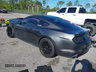 2017 Ford Mustang EcoBoost z VIN 1FA6P8TH5H5287023, wystawiony jako IAAI lot #42600833 z przebiegiem 103 685 mil mil oraz . Historia ofert i sprzedaży dostępna na DreamBid. Obrazek 3.