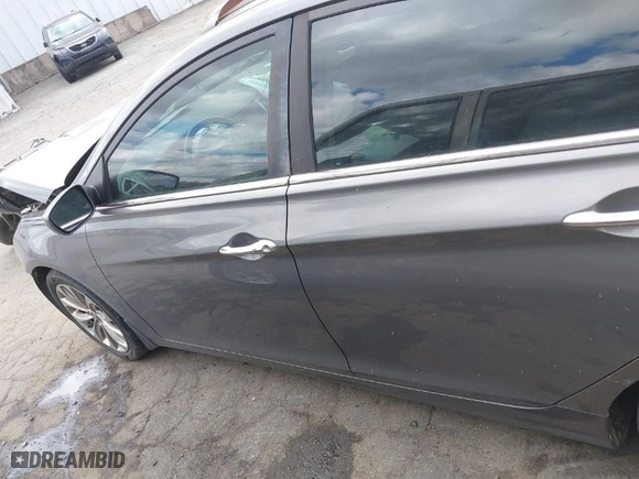 2013 Hyundai Sonata SE with VIN 5NPEC4AC6DH585138, listed as a IAAI auction lot 41716292 with 170,446 mi miles. Bid and sale history available at carsss.com. Image 14.
