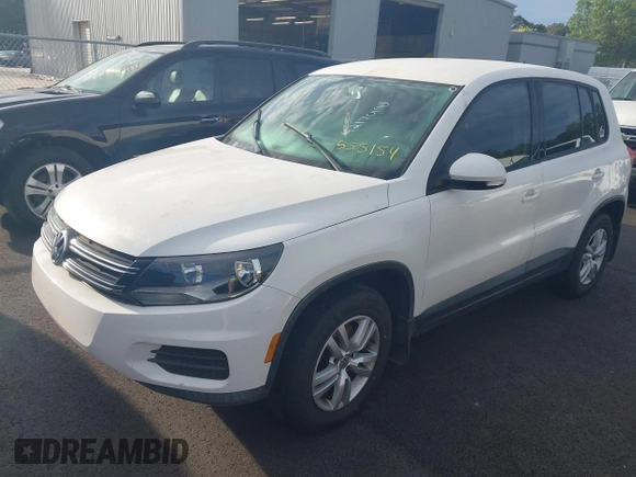 2013 Volkswagen Tiguan SE z VIN WVGAV7AX4DW555154, wystawiony jako IAAI lot #42200452 z przebiegiem 190 745 mil mil oraz . Historia ofert i sprzedaży dostępna na DreamBid. Obrazek 2.