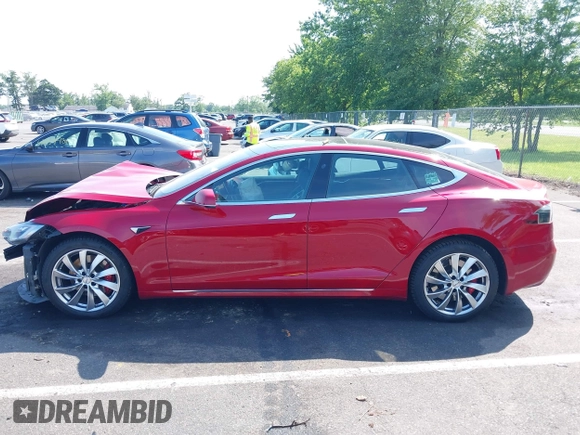 2016 Tesla Model S 90D z VIN 5YJSA1E4XGF171244, wystawiony jako IAAI lot #42584589 z przebiegiem 85 412 mil mil oraz . Historia ofert i sprzedaży dostępna na DreamBid. Obrazek 14.