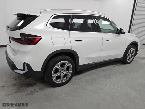 2023 BMW X1 xDrive28i with VIN WBX73EF00P5X20800, listed as a Copart auction lot 53166625 with 27,545 mi miles and Clean Title. Bid and sale history available at carsss.com. Image 3.
