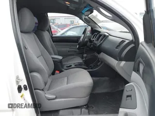 2013 Toyota Tacoma PreRunner with VIN 5TFTU4GN5DX040386, listed as a IAAI auction lot 41592956 with 217,885 mi miles. Bid and sale history available at carsss.com. Image 5.