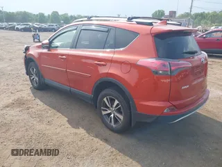 2016 Toyota RAV4 XLE z VIN JTMRFREV6GJ101367, wystawiony jako IAAI lot #42434491 z przebiegiem 79 411 mil mil oraz . Historia ofert i sprzedaży dostępna na DreamBid. Obrazek 3.