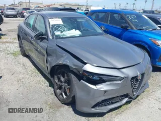 2020 Alfa Romeo Giulia with VIN ZARFAMAN2L7626613, listed as a IAAI auction lot 41376082 with 1 mi miles. Bid and sale history available at carsss.com. Image 1.
