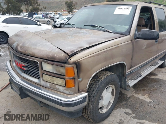 1995 GMC Suburban z VIN 1GKFK16K5SJ723038, wystawiony jako IAAI lot #41904397 z przebiegiem 142 082 mil mil oraz . Historia ofert i sprzedaży dostępna na DreamBid. Obrazek 12.