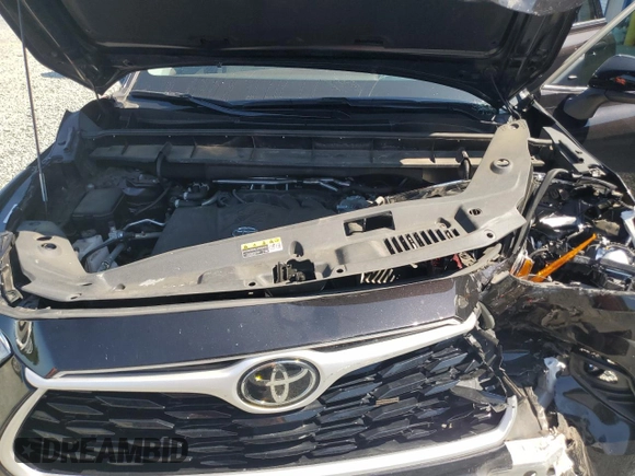 2021 Toyota Highlander XLE with VIN 5TDGZRAH4MS080595, listed as a Copart auction lot 61874615 with 56,315 mi miles and Salvage title. Bid and sale history available at DreamBid. Image 12.