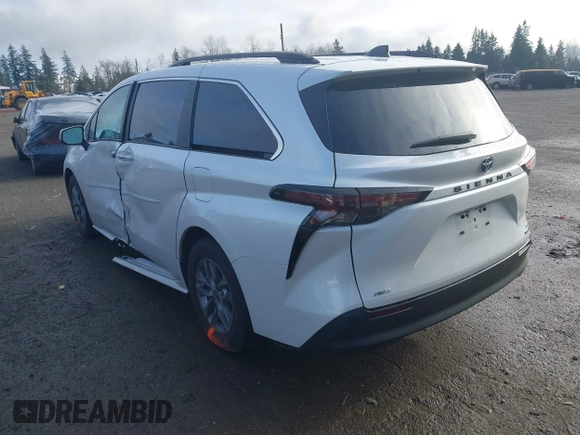 2023 Toyota Sienna XLE with VIN 5TDJSKFC8PS099539, listed as a IAAI auction lot 41284033 with 13,514 mi miles. Bid and sale history available at carsss.com. Image 3.