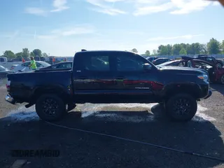 2023 Toyota Tacoma SR5 z VIN 3TYAZ5CN5PT036387, wystawiony jako IAAI lot #42077284 z przebiegiem 34 568 mil mil oraz . Historia ofert i sprzedaży dostępna na DreamBid. Obrazek 13.