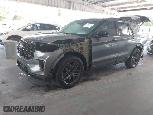 2025 Ford Explorer ST z VIN 1FMWK8GC1SGB17160, wystawiony jako IAAI lot #42226941 z przebiegiem 7 462 mil mil oraz . Historia ofert i sprzedaży dostępna na DreamBid. Obrazek 19.