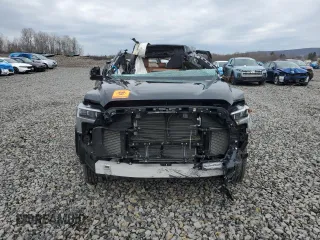 2024 Toyota Tundra 1794 Edition z VIN 5TFMA5DB4RX185682, wystawiony jako Copart lot #52884035 z przebiegiem Nie podano mil oraz Szkoda całkowita • Salvage title. Historia ofert i sprzedaży dostępna na DreamBid. Obrazek 5.