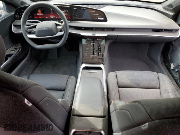 2024 Lucid Air Touring z VIN 50EA1TEA7RA003002, wystawiony jako Copart lot #44193115 z przebiegiem 517 mil mil oraz Szkody całkowita. Historia ofert i sprzedaży dostępna na DreamBid. Obrazek 8.