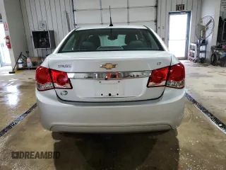 2014 Chevrolet Cruze 2LT z VIN 1G1PE5SB8E7213958, wystawiony jako Copart lot #57882325 z przebiegiem 62 626 mil mil oraz Szkoda całkowita • Salvage title. Historia ofert i sprzedaży dostępna na DreamBid. Obrazek 6.