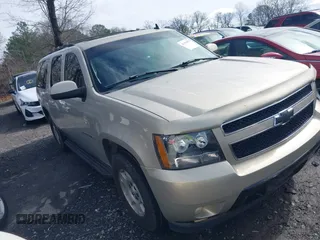 2007 Chevrolet Suburban LS with VIN 1GNFC16047J252702, listed as a IAAI auction lot 41576927 with 401,122 mi miles and . Bid and sale history available at DreamBid. Image 1.