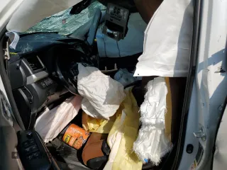 2018 Toyota Highlander Limited z VIN 5TDDZRFH1JS860268, wystawiony jako Copart lot #59696495 z przebiegiem Nie podano mil oraz Szkoda całkowita • Salvage title. Historia ofert i sprzedaży dostępna na DreamBid. Obrazek 7.