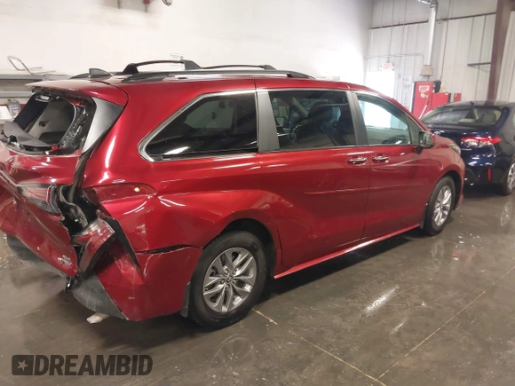 2022 Toyota Sienna XLE with VIN 5TDJRKEC2NS123067, listed as a IAAI auction lot 39982057 with 70,236 mi miles and . Bid and sale history available at DreamBid. Image 4.