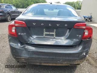 2014 Volvo S60 T5 z VIN YV1612FS6E1287285, wystawiony jako Copart lot #56614785 z przebiegiem 104 637 mil mil oraz Szkody całkowita. Historia ofert i sprzedaży dostępna na DreamBid. Obrazek 6.