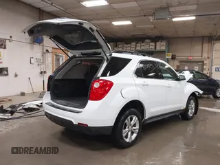 2015 Chevrolet Equinox LT z VIN 2GNFLFEK7F6366818, wystawiony jako IAAI lot #42009991 z przebiegiem 111 964 mil mil oraz . Historia ofert i sprzedaży dostępna na DreamBid. Obrazek 4.