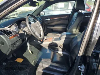 2012 Chrysler 300 Limited z VIN 2C3CCACG4CH250025, wystawiony jako Copart lot #53114085 z przebiegiem 172 697 mil mil oraz Szkoda całkowita • Salvage title. Historia ofert i sprzedaży dostępna na DreamBid. Obrazek 7.